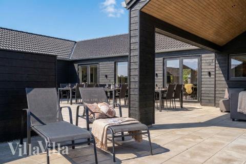 Luksushus nr. 961 har en deilig terrasse med gode hagemøbler til 30 personer.