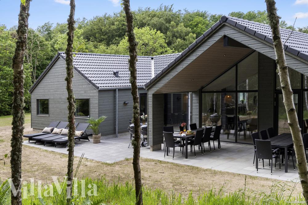 Dette lekre huset med svømmebasseng, nr. 826, med plass til 18 personer, ligger i Østjylland