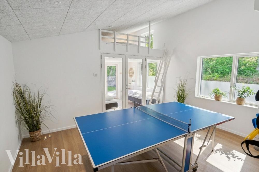 I tillegg til alle aktivitetsmulighetene i husets bassengavdeling, kan du også spille biljard, bordtennis og dart i luksushus nr. 641