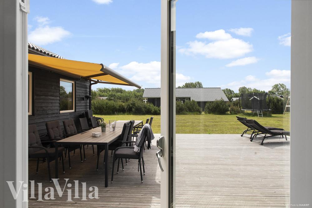 Nyt en grillkveld på terrassen i luksushus nr. 969 i Lolland/Falster/Møn