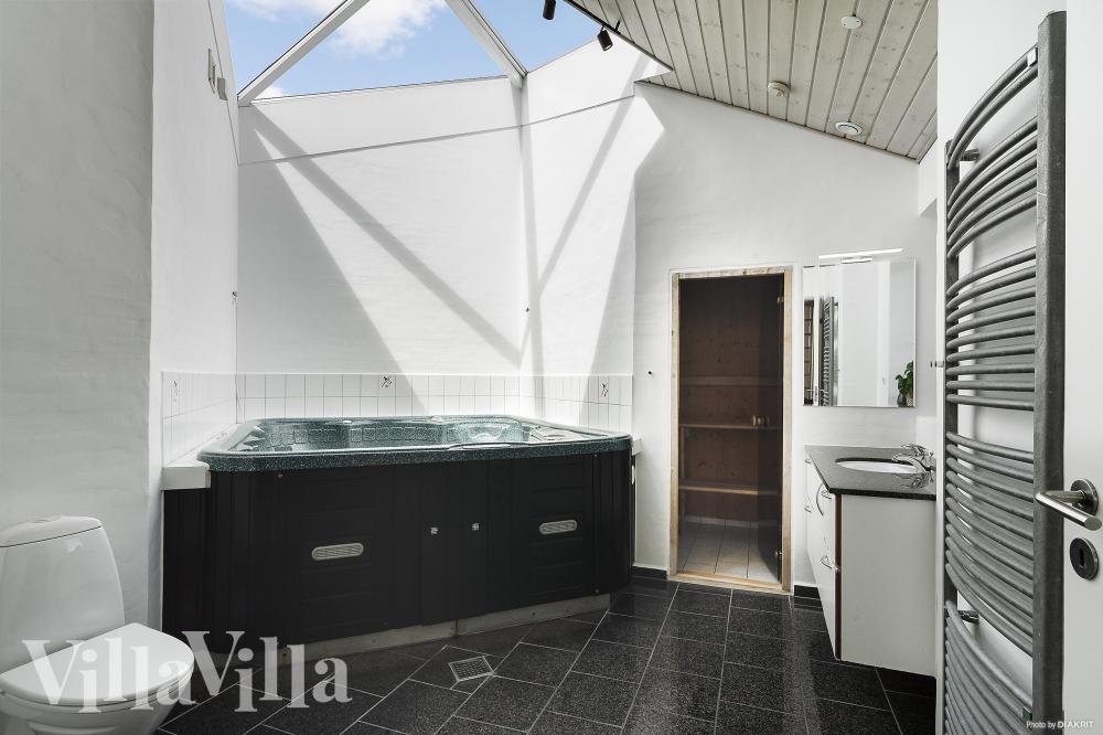 Nyt varmen i boblebadet i luksushus nr. 970 i Vestjylland