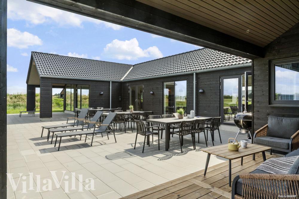 Luksushus nr. 923 har en deilig terrasse med gode hagemøbler til 30 personer.