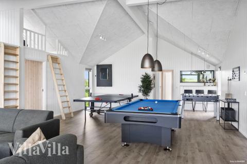 I tillegg til alle aktivitetsmulighetene i husets bassengavdeling, kan du også spille biljard, bordtennis og dart i luksushus nr. 923