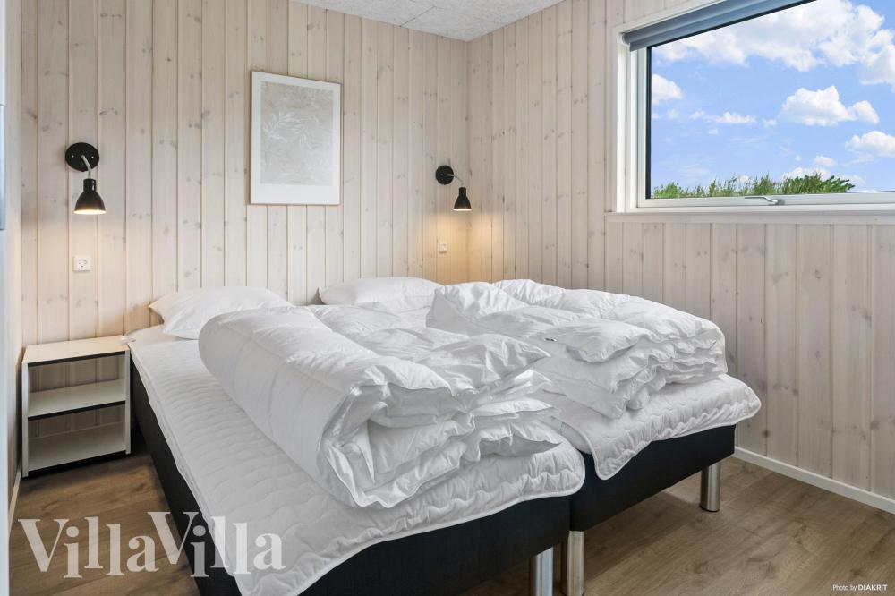 Et av de 12 soverommene i luksushus nr. 923 i Lolland/Falster/Møn.