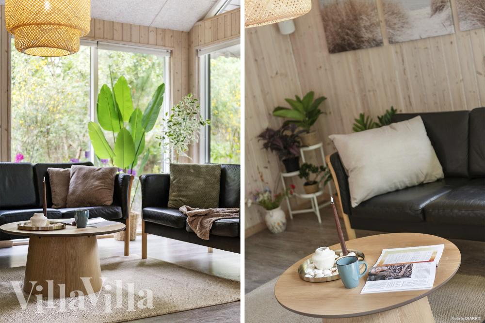 Det er god plass til hygge i feriehusets sofagruppe under oppholdet i luksushus nr. 313