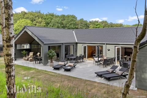 Dette lekre huset med svømmebasseng, nr. 828, med plass til 26 personer, ligger i Østjylland