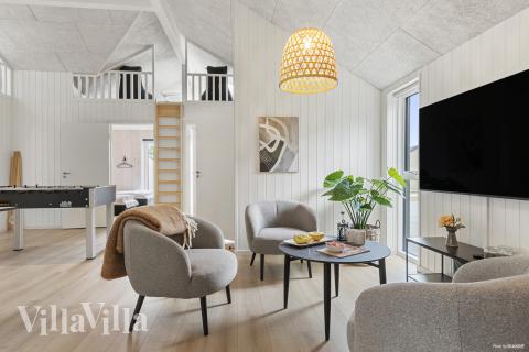 Luksushus nr. 832 til 18 personer tilbyr et stort aktivitetsrom med bl.a. biljard og dart