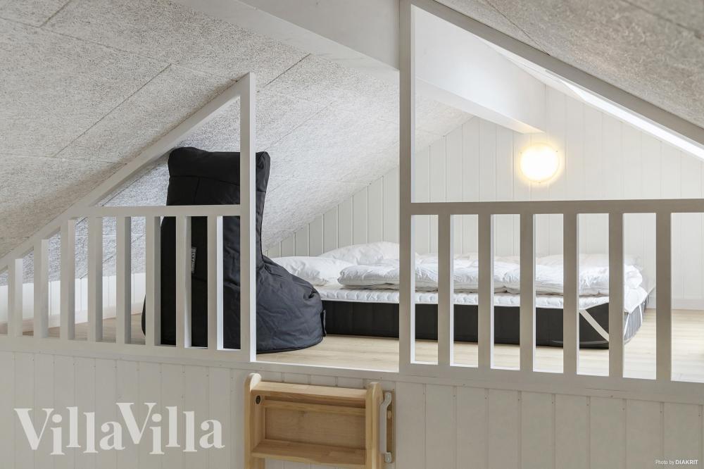 Noen av de 18 soveplassene i luksushus nr. 832 finnes på hems