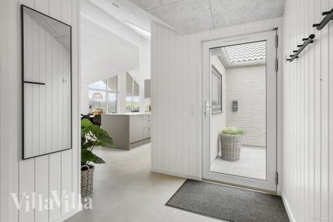 Det romslige inngangspartiet til luksushus nr. 929 i Vestjylland