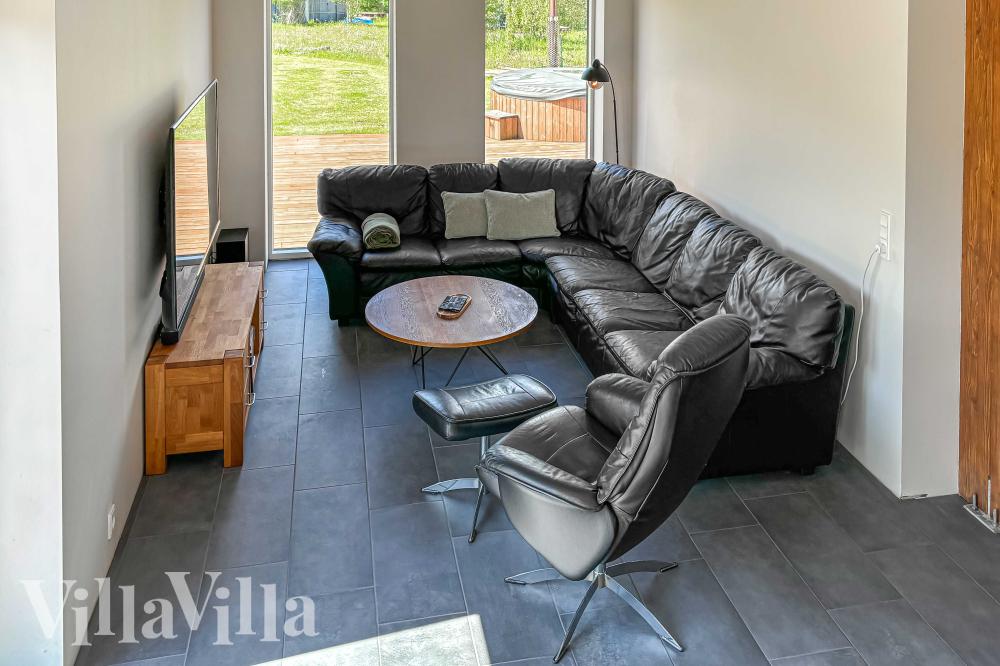 Sofakroken i luksushus nr. 981 i Limfjorden.