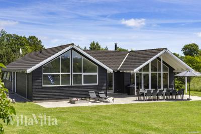 Dette lekre huset med svømmebasseng, nr. 274, med plass til 16 personer, ligger i Nordsjælland