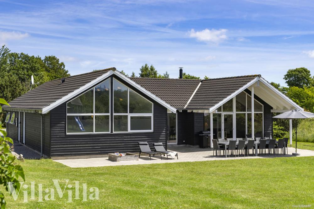 Dette lekre huset med svømmebasseng, nr. 274, med plass til 16 personer, ligger i Nordsjælland