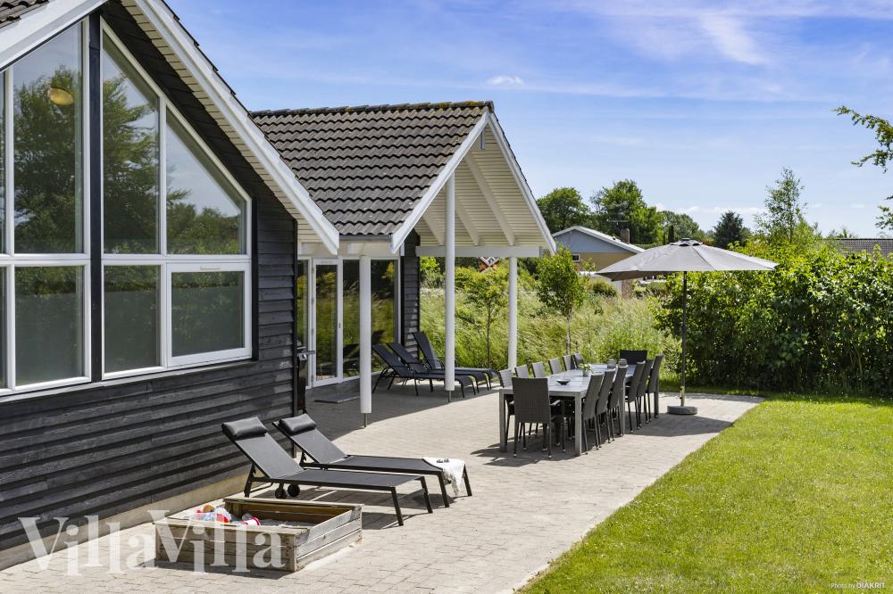 Luksushus nr. 274 har en deilig terrasse med gode hagemøbler til 16 personer.