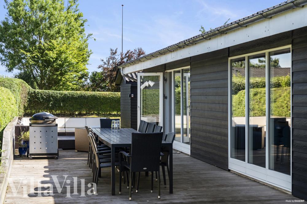 Luksushus nr. 980 har en deilig terrasse med gode hagemøbler til 14 personer.