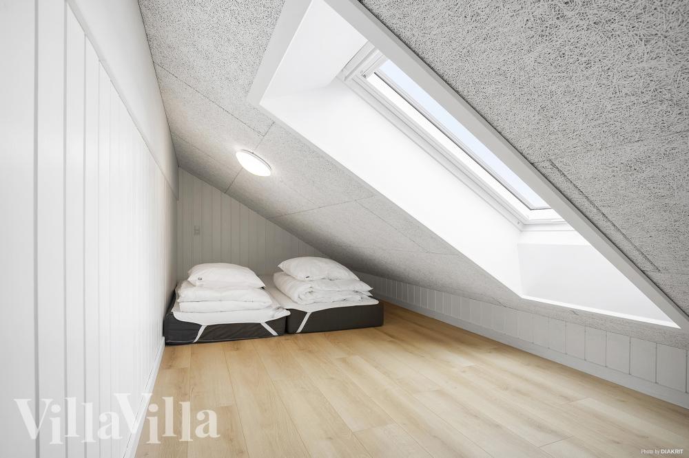 Noen av de 20 soveplassene i luksushus nr. 932 finnes på hems