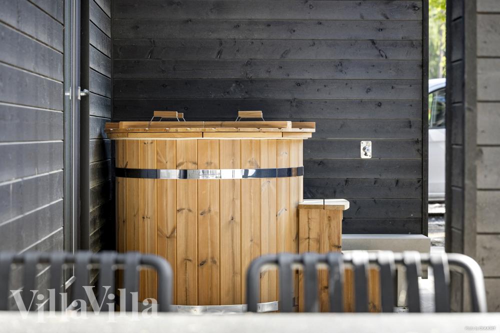 Nyt varmen i boblebadet i luksushus nr. 987 i Bornholm