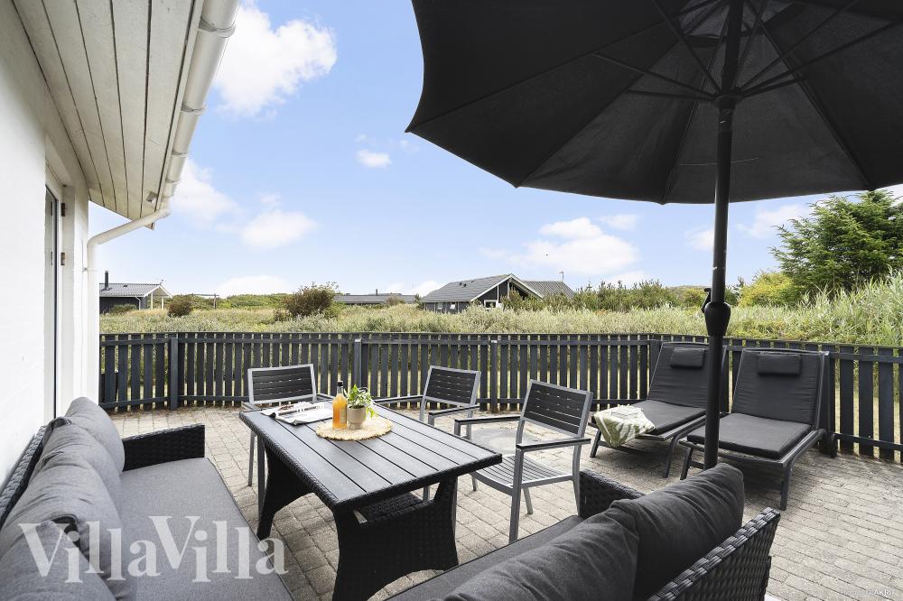 Luksushus nr. 974 har en deilig terrasse med gode hagemøbler til 8 personer.