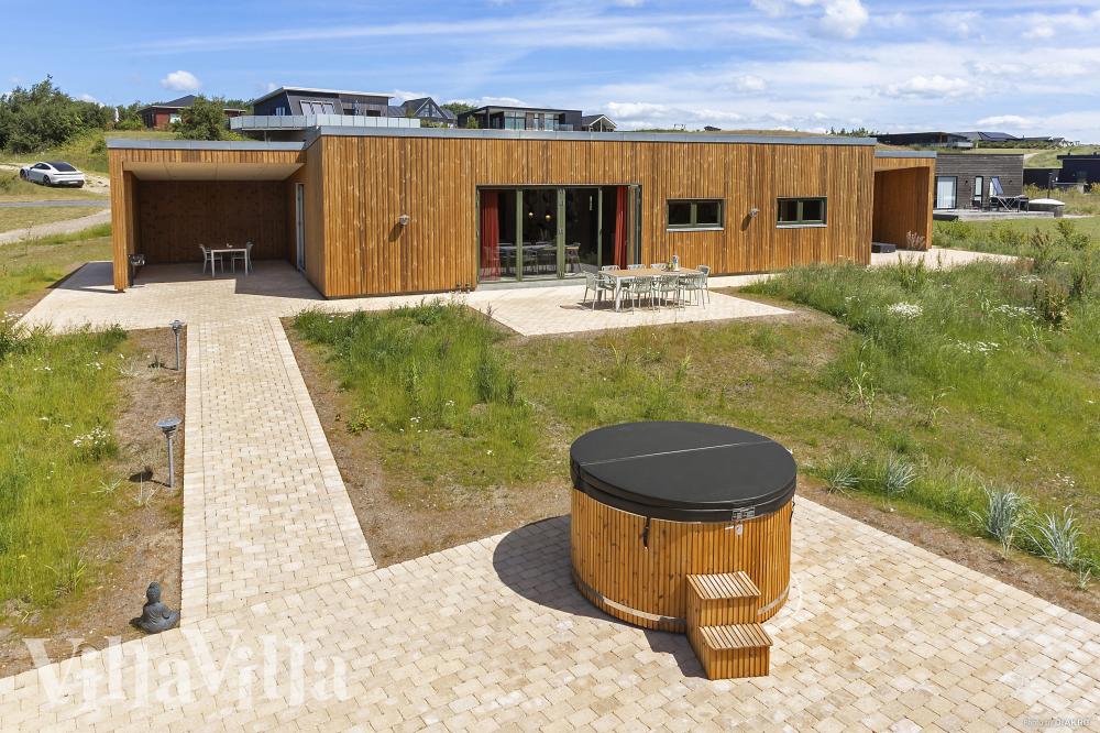 Dette lekre huset med spa, nr. 988, med plass til 10 personer, ligger i Limfjorden