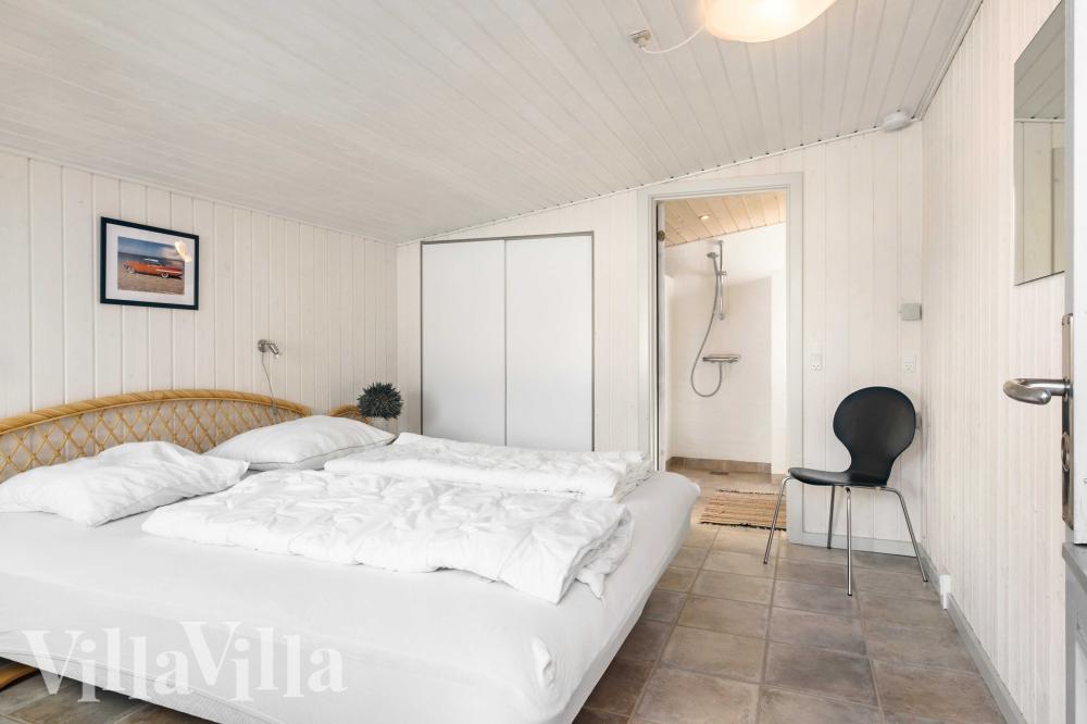 Et av de 4 soverommene i luksushus nr. 990 i Nordjylland.