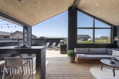 Luksushus nr. 947 har en deilig terrasse med gode hagemøbler til 12 personer.