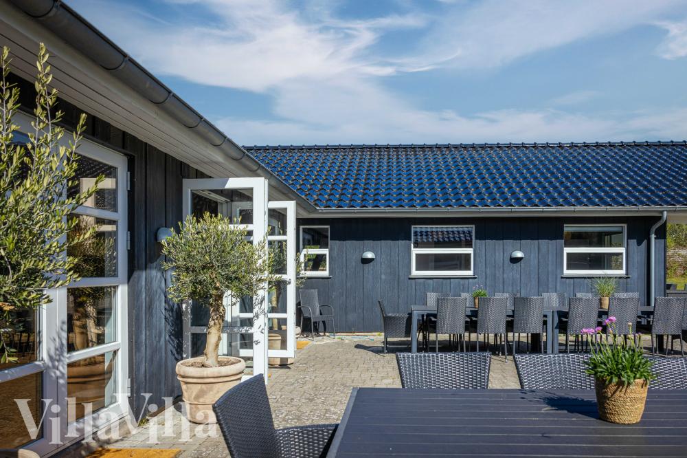 Luksushus nr. 991 har en deilig terrasse med gode hagemøbler til 30 personer.