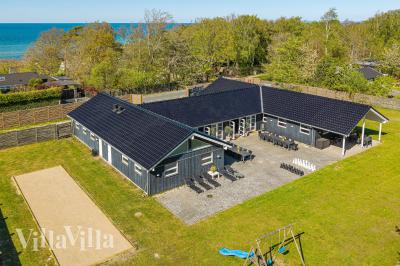Dette lekre huset med svømmebasseng, nr. 991, med plass til 30 personer, ligger i Nordsjælland