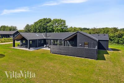 Dette lekre huset med svømmebasseng, nr. 972, med plass til 16 personer, ligger i Nordjylland