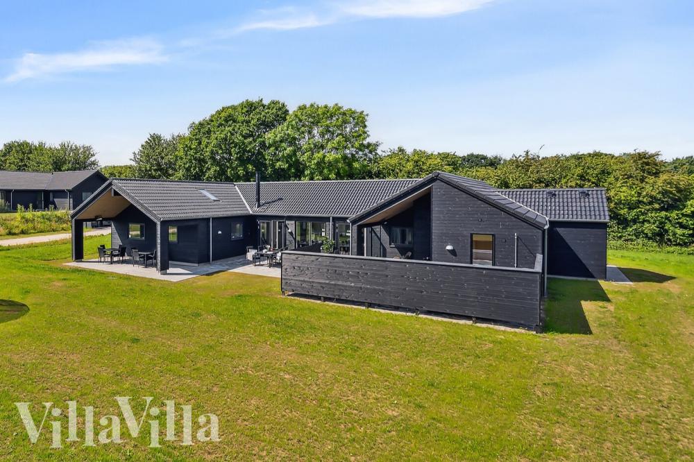 Dette lekre huset med svømmebasseng, nr. 972, med plass til 16 personer, ligger i Nordjylland