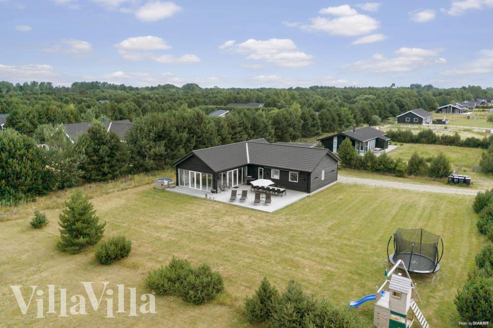 Dette lekre huset med spa, nr. 969, med plass til 12 personer, ligger i Lolland/Falster/Møn