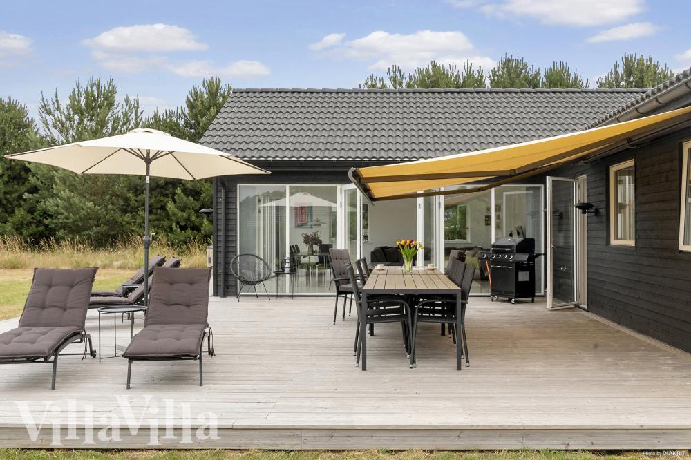 Nyt en grillkveld på terrassen i luksushus nr. 969 i Lolland/Falster/Møn