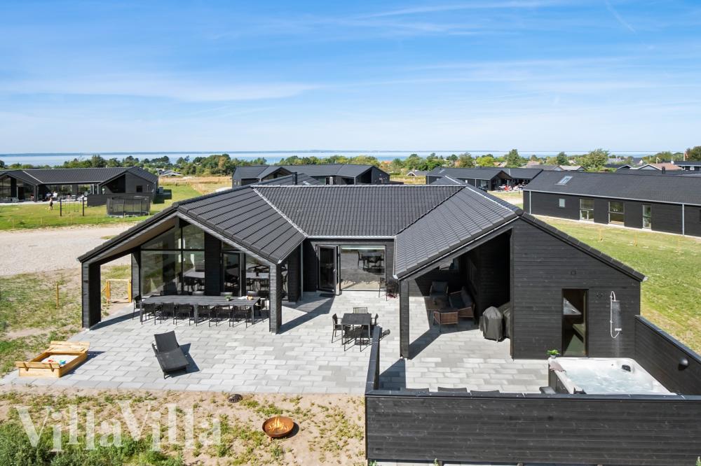Dette lekre huset med svømmebasseng, nr. 921, med plass til 18 personer, ligger i Fyn og øyer