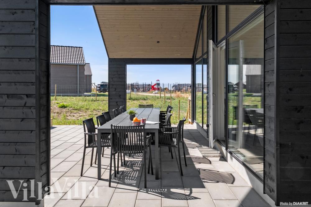 Nyt en grillkveld på terrassen i luksushus nr. 921 i Fyn og øyer