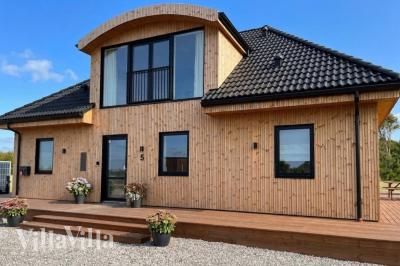 Dette lekre huset med spa, nr. 981, med plass til 14 personer, ligger i Limfjorden