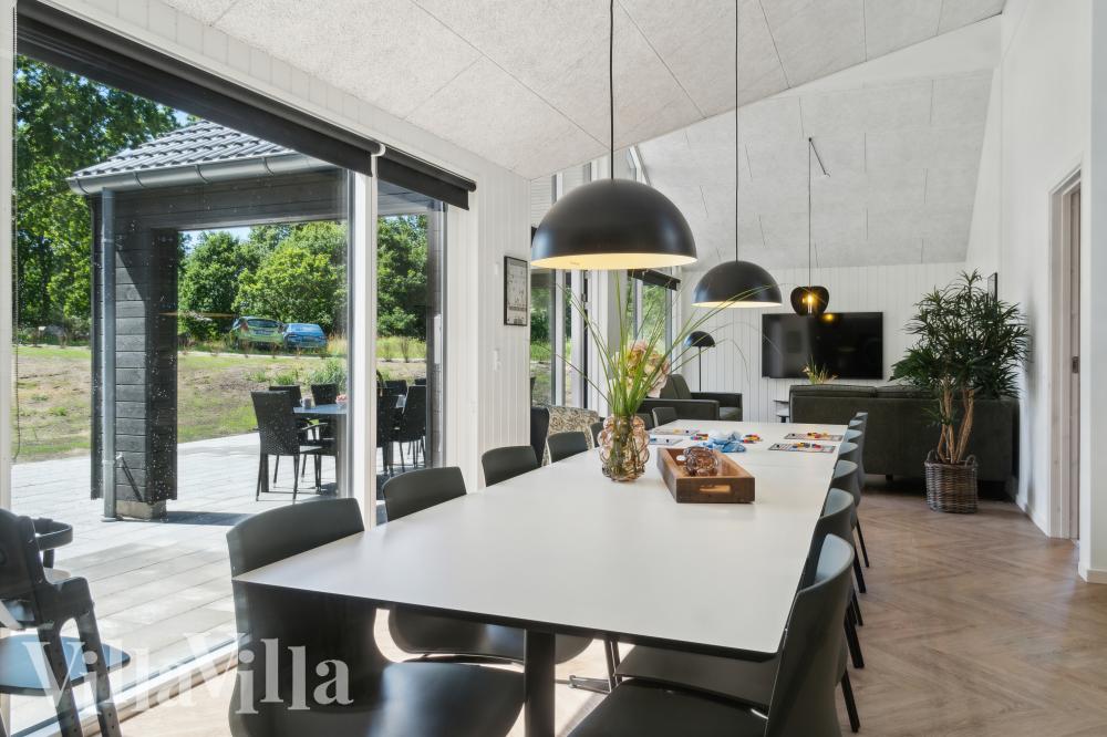 Oppholdsrom med plass til 14 i luksushus nr. 999.