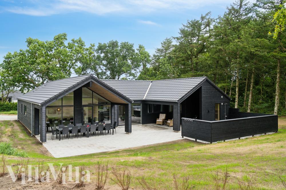 Dette lekre huset med svømmebasseng, nr. 999, med plass til 14 personer, ligger i Vestjylland