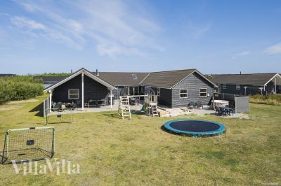 Dette lekre huset med svømmebasseng, nr. 196, med plass til 22 personer, ligger i Nordjylland