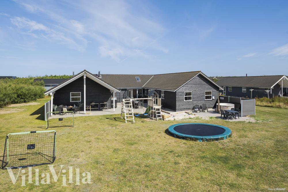 Dette lekre huset med svømmebasseng, nr. 196, med plass til 22 personer, ligger i Nordjylland