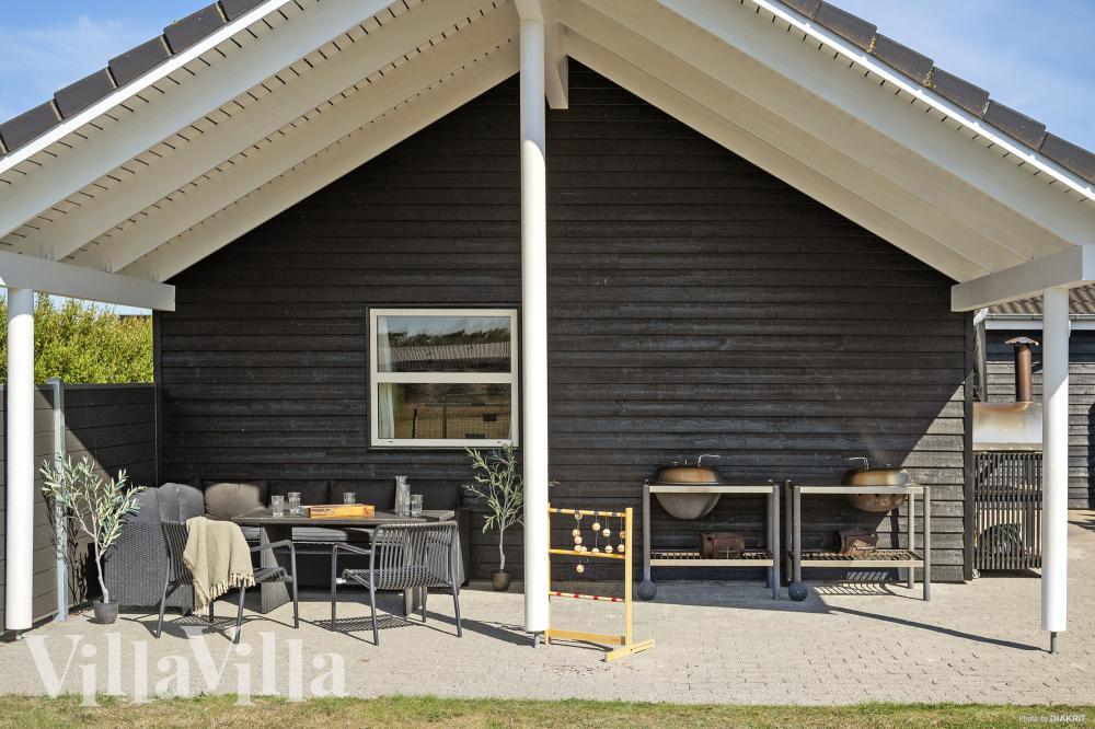 Luksushus nr. 196 har en deilig terrasse med gode hagemøbler til 22 personer.