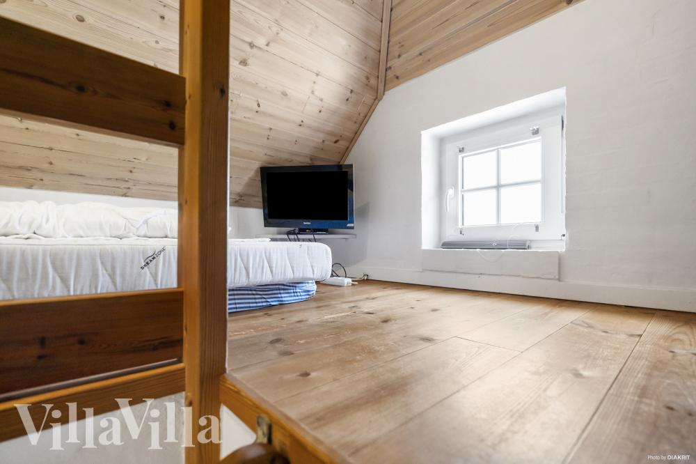 Noen av de 16 soveplassene i luksushus nr. 989 finnes på hems