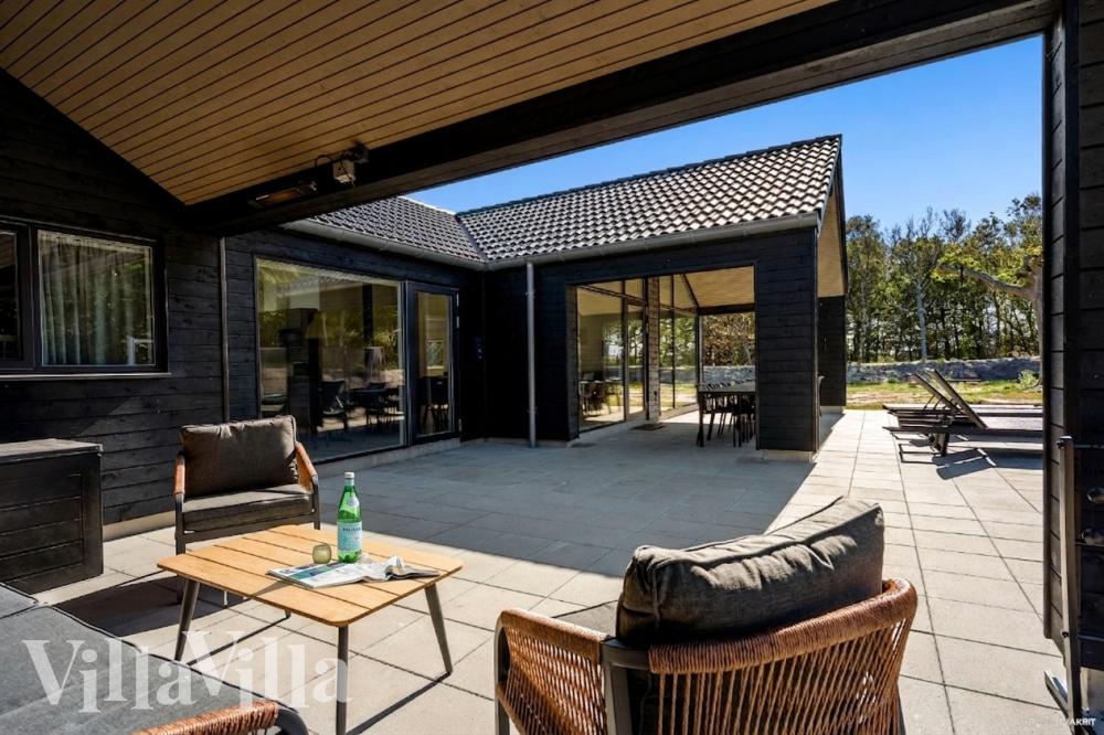 Luksushus nr. 918 har en deilig terrasse med gode hagemøbler til 18 personer.