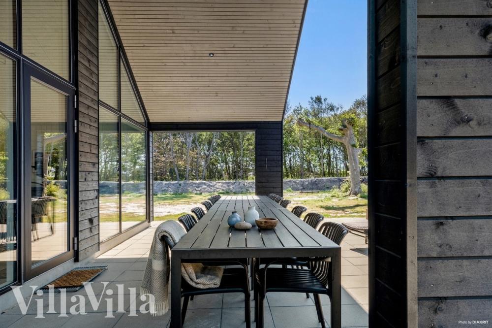 Nyt en grillkveld på terrassen i luksushus nr. 918 i Vestjylland