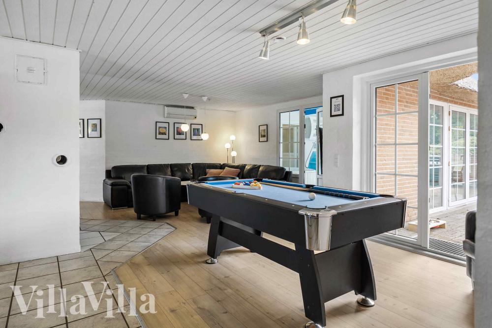 I tillegg til alle aktivitetsmulighetene i husets bassengavdeling, kan du også spille biljard, bordtennis og dart i luksushus nr. 1005