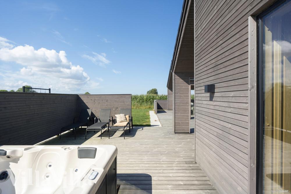 Nyt varmen i boblebadet i luksushus nr. 648 i Fyn og øyer