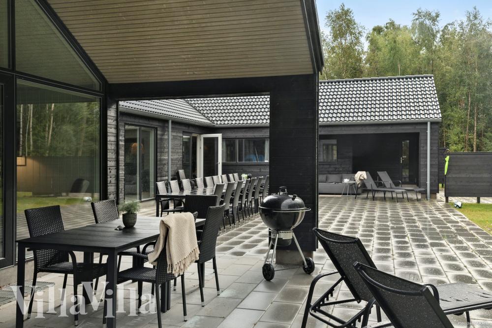Luksushus nr. 905 har en deilig terrasse med gode hagemøbler til 30 personer.