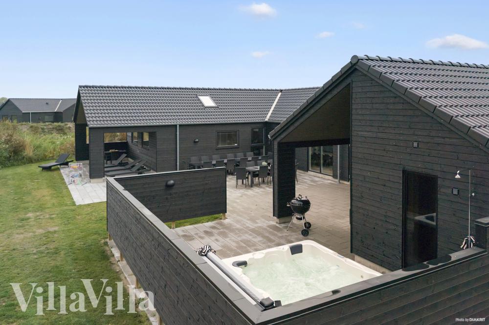 Stor terrasse i luksushus nr. 913 i Lolland/Falster/Møn.