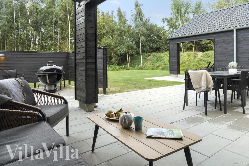 Luksushus nr. 911 har en deilig terrasse med gode hagemøbler til 20 personer.