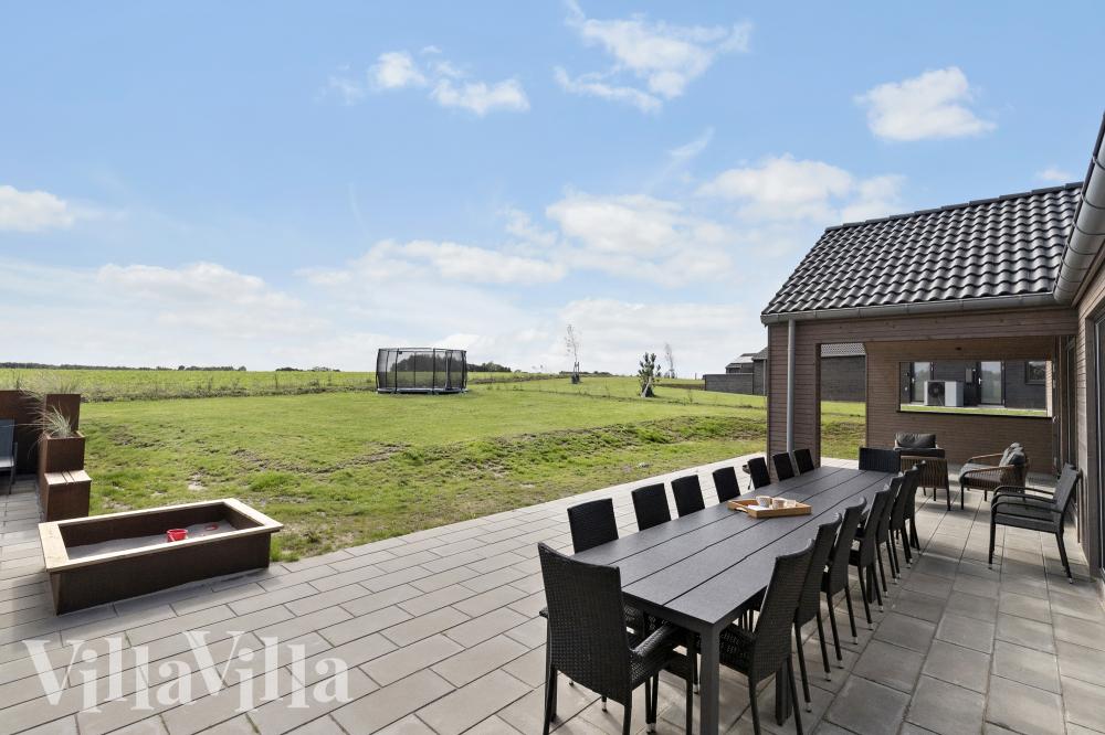 Luksushus nr. 917 har en deilig terrasse med gode hagemøbler til 20 personer.