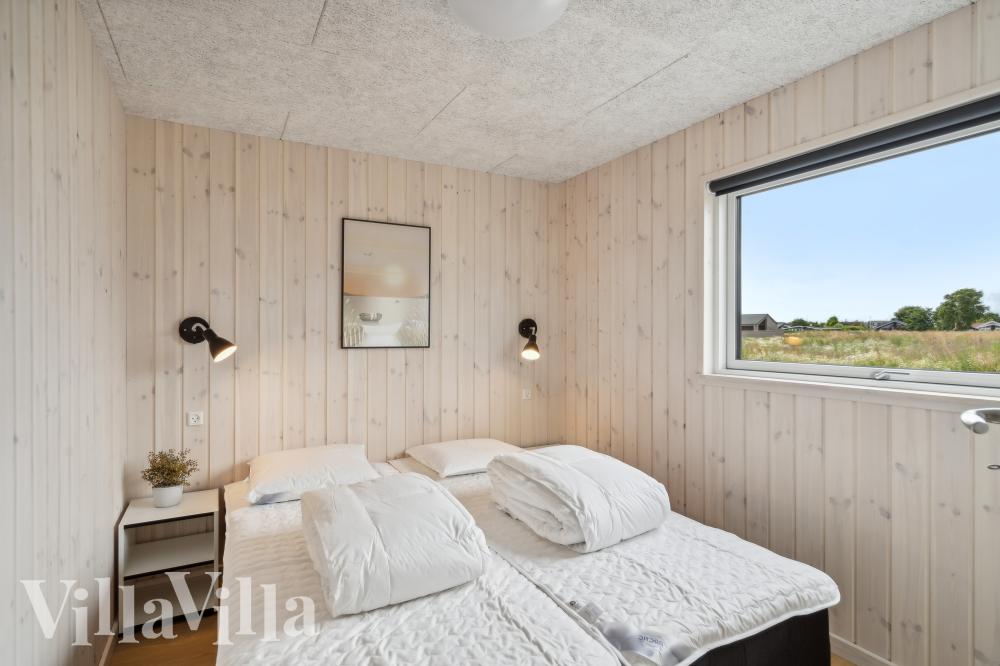 Et av de 5 soverommene i luksushus nr. 1015 i Vestjylland.