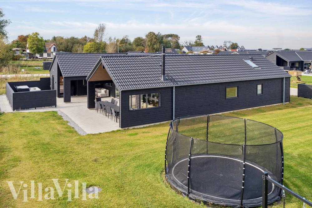 Dette lekre huset med svømmebasseng, nr. 1015, med plass til 14 personer, ligger i Vestjylland