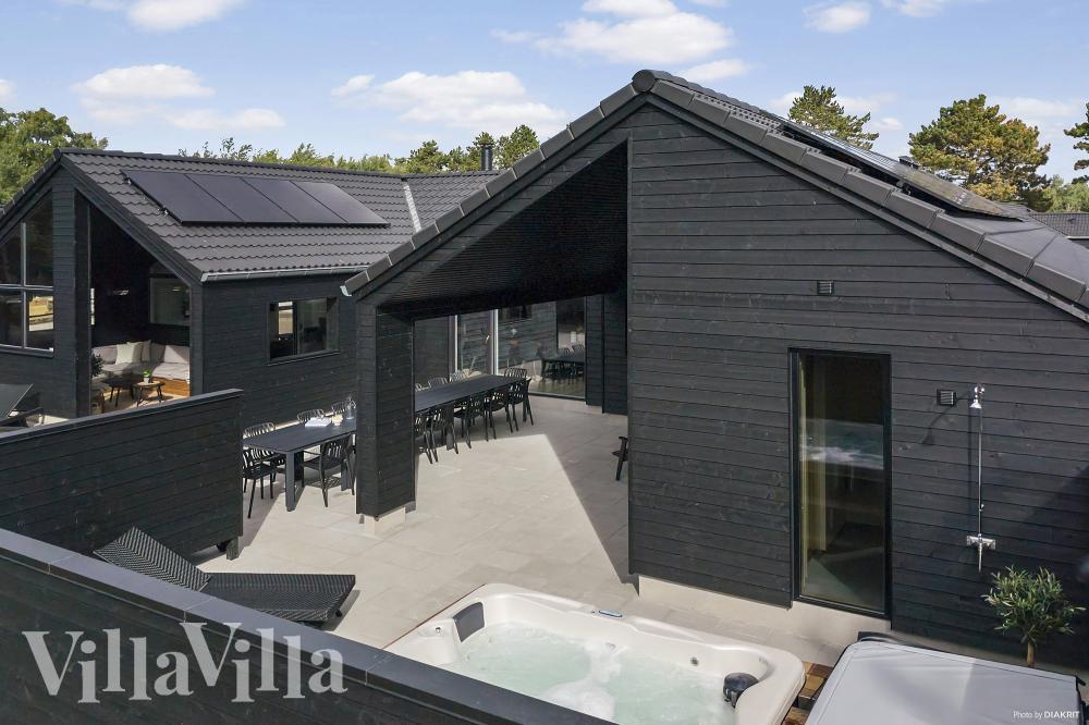 Dette lekre huset med svømmebasseng, nr. 960, med plass til 18 personer, ligger i Lolland/Falster/Møn